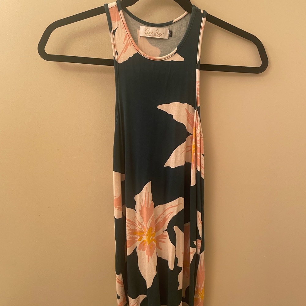 Ava Sky/Fighting Eel Green Tiger Lily Tank